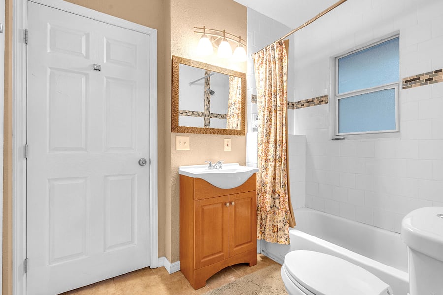 Jack and Jill Restroom Shared with Office Room and Middle Bedroom