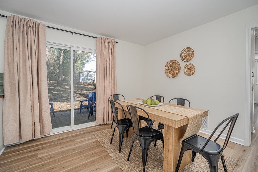 Eat-in dining area