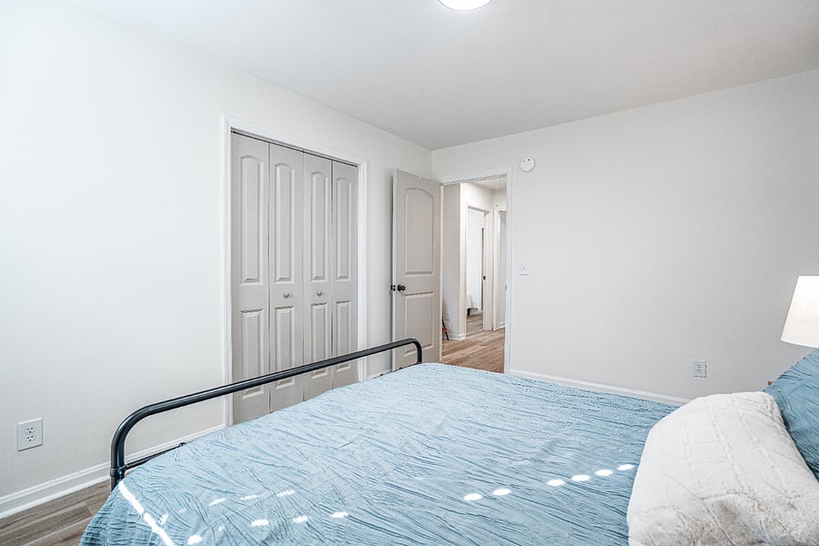 Bedroom 2 - Queen bed