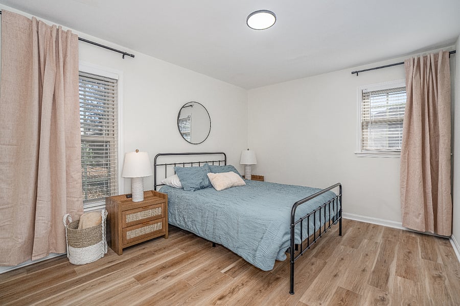 Bedroom 2 - Queen bed