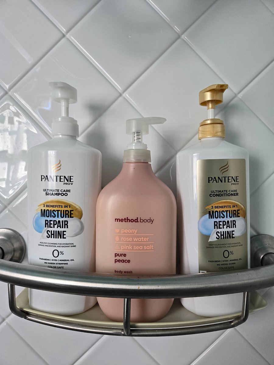 both baths have shampoo, conditioner, body wash