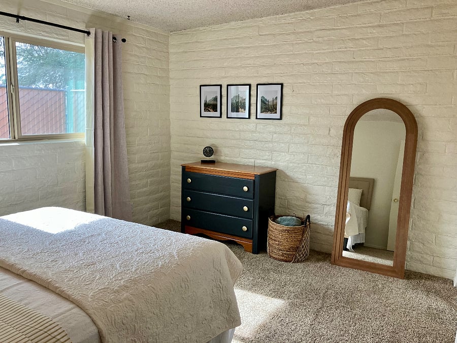 Main bedroom with queen sized Saatva bed