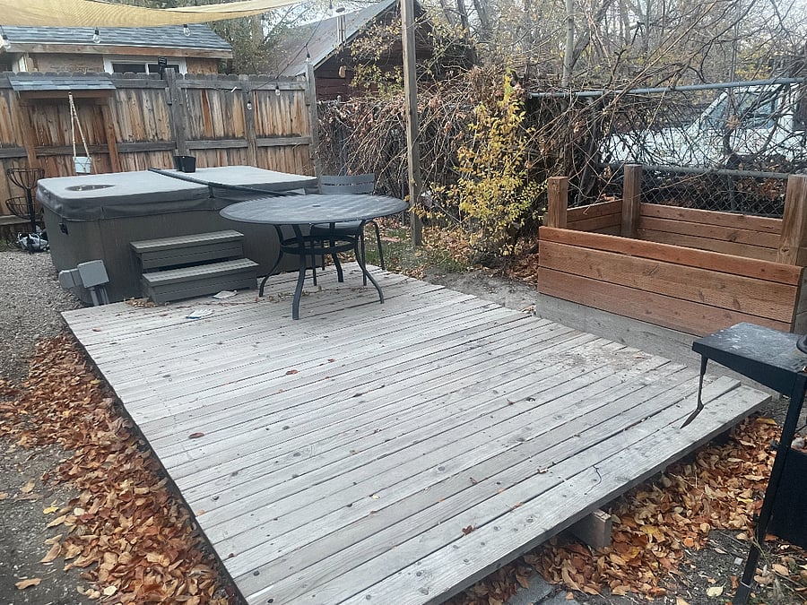 Outdoor Deck Hot Tub and Grill