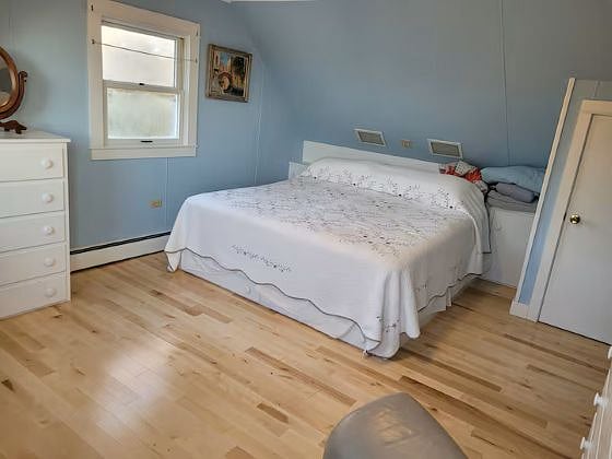 King size master bedroom