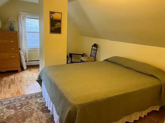Queen size bedroom