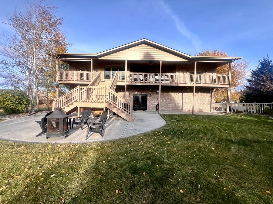 Lower level back entrance is your private enterance