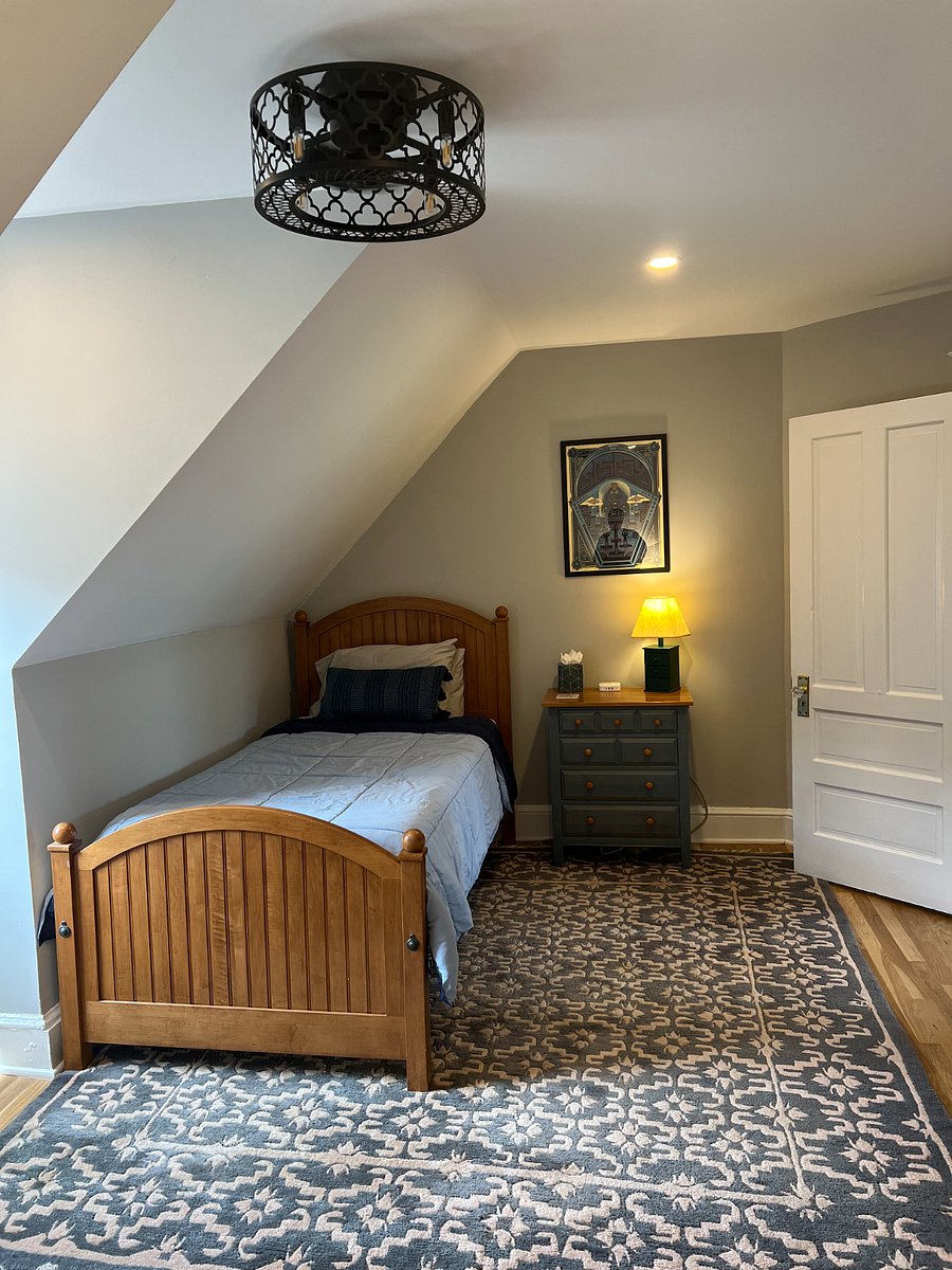 Bedroom 2 has 1 full size bed and 1 twin bed.