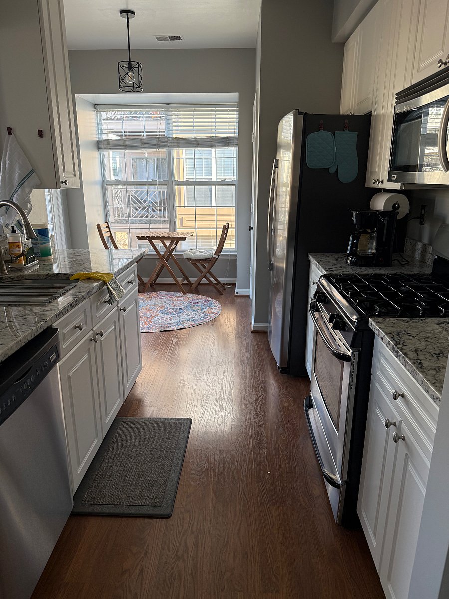 Kitchen with breakfast nook