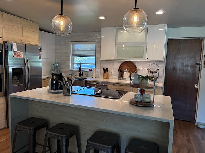 Full kitchen