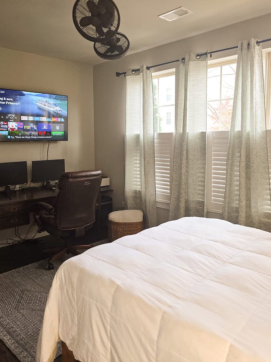 Bedroom w/view of TV, Desk, Work Station screens and printer