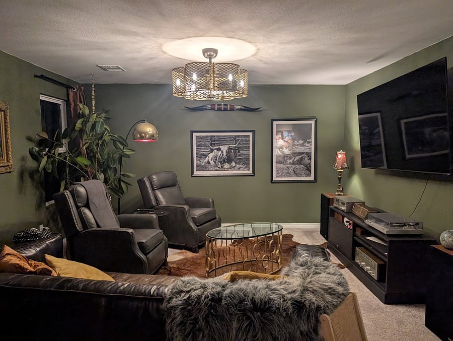 Upstairs living room / Game room