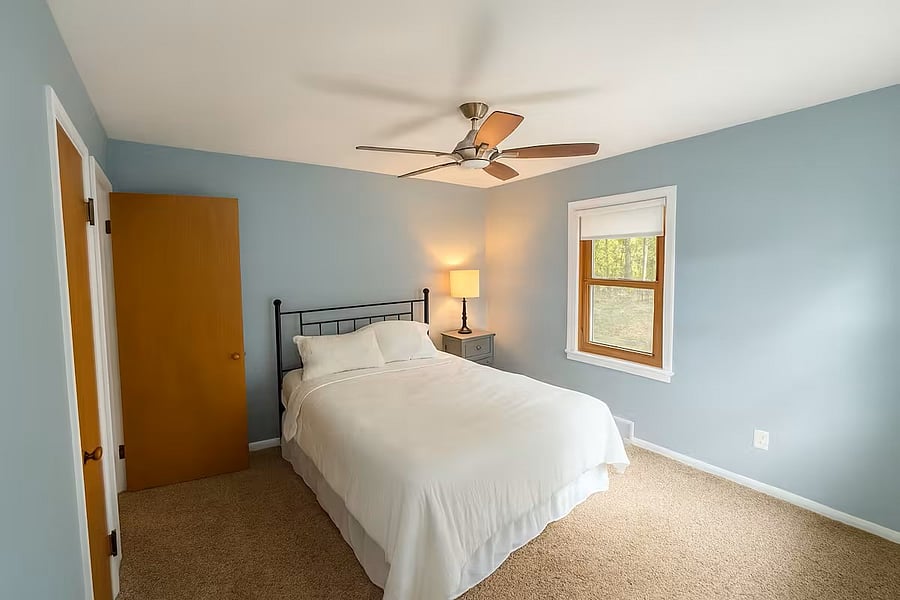 Guest Bedroom with queen bed