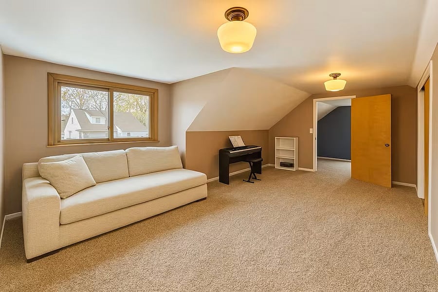Upstairs bedroom/2nd living room
