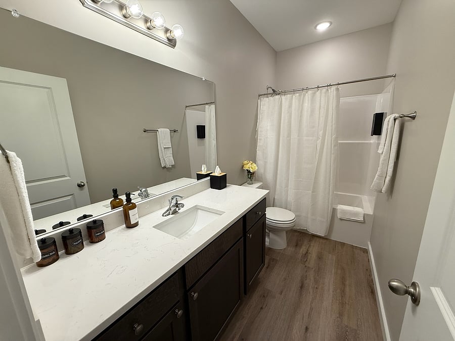 2nd bathroom with walk-in shower, and plenty of counter space + storage. Fully stocked for your stay:
  towels & washcloths
  Shampoo, conditioner, body wash, hand soap
  Hair dryer
  Toilet paper, tissues, makeup remover towels
  Cleaning essentials (toilet brush, plunger, disinfectants, paper towels, trash bags)
