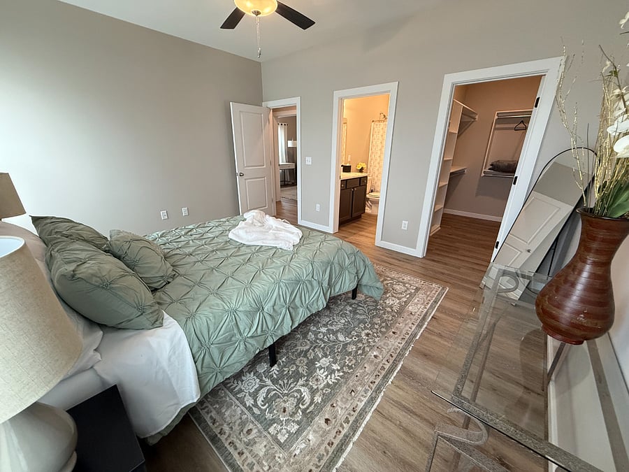 Spacious primary suite with a queen bed, large walk-in closet, dresser, bedside tables with lamps + USB charging ports, and ceiling fan. Super quiet, private, and perfect for resting after a long day!