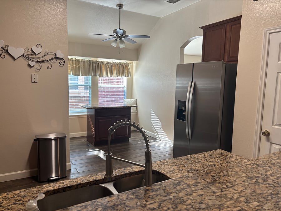 Eating bar in kitchen