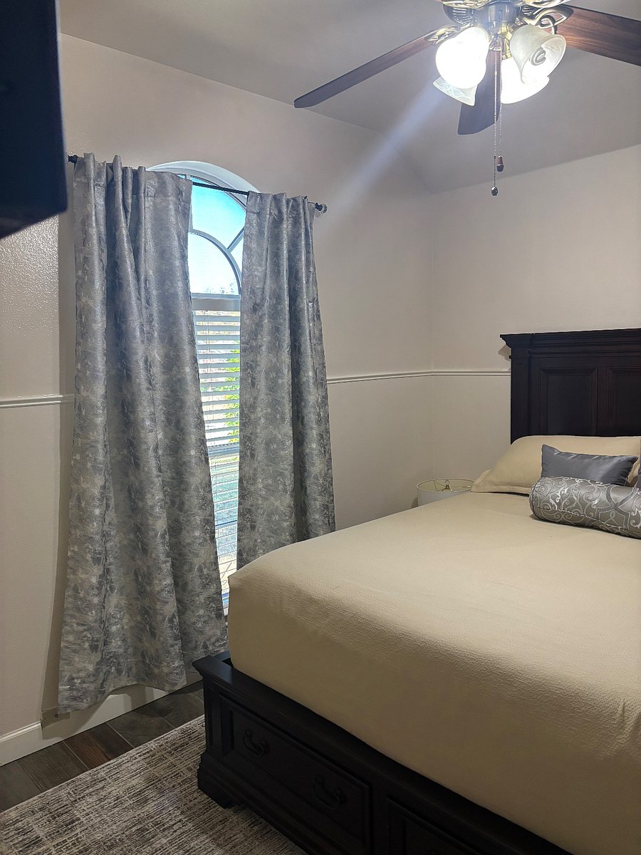 Third bedroom.  Queen size bed , with smart tv and walk- in closet 