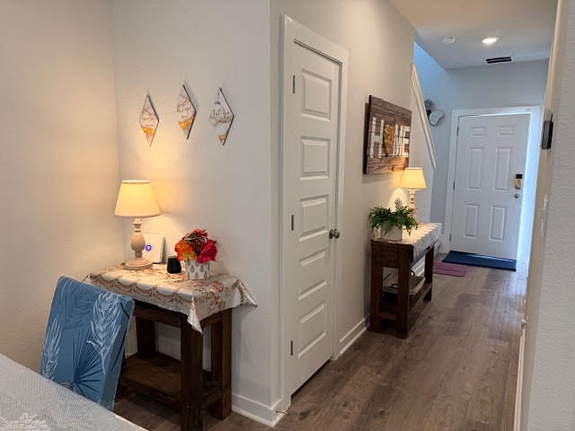 Entry/exit hallway