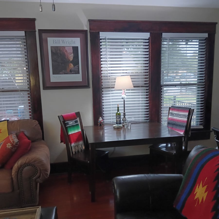 This small table is perfect for intimate dinners, or simply for playing dominoes or Scrabble.