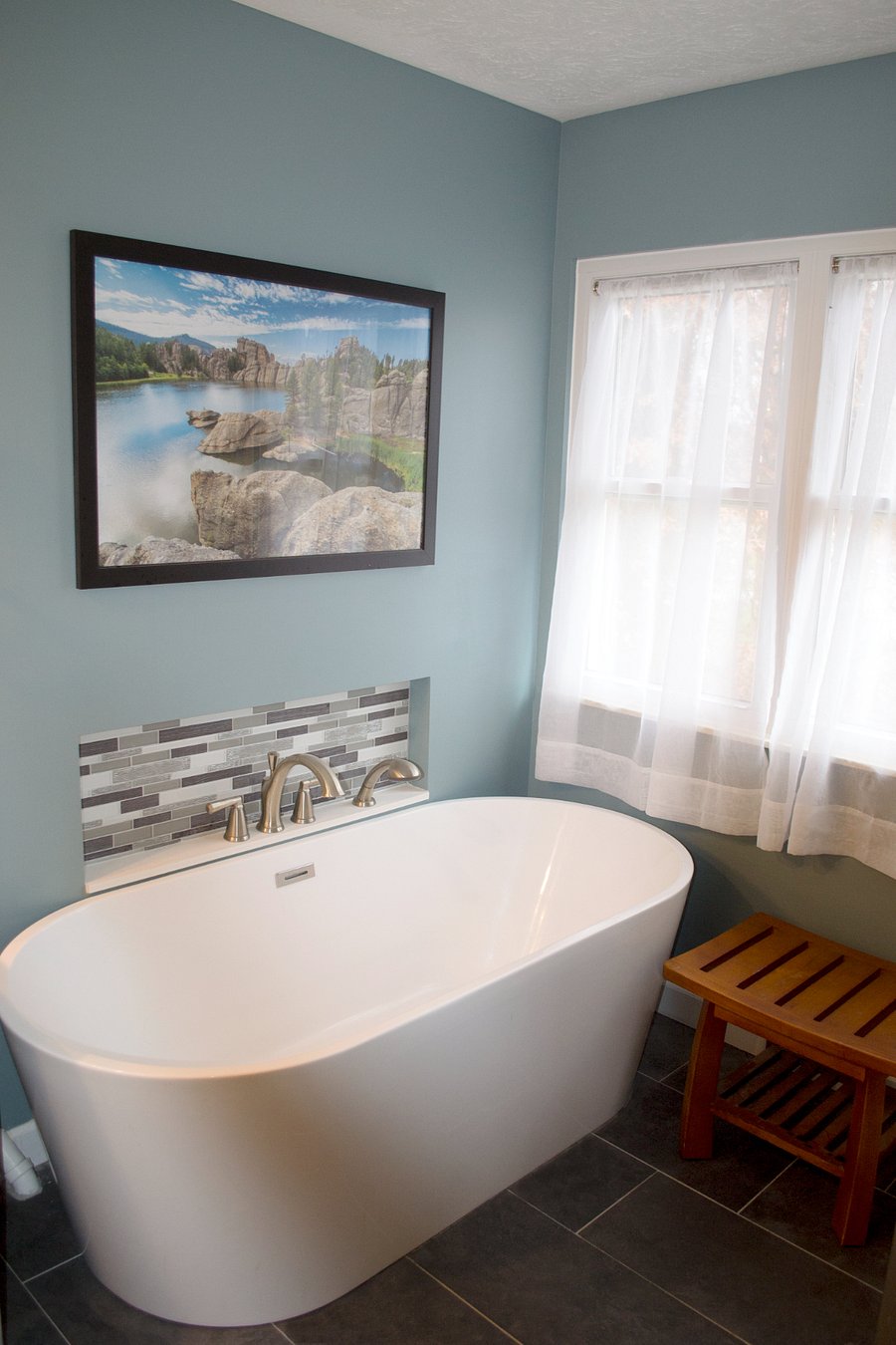 The large soaking tub is a great escape from the day. There's a spray attachment to make rinsing off easy.