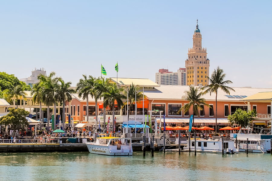 Bayside Downtown Miami
1.7 miles
10 minutes by car
35 minutes walking