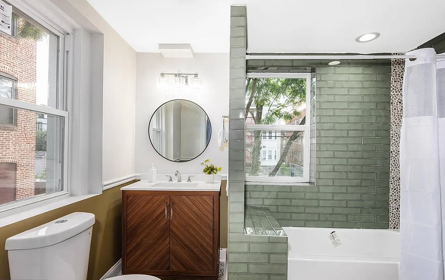 Shared bathroom for two bedrooms