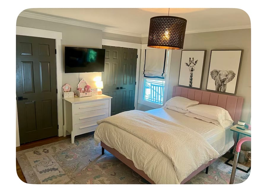 Queen bedroom downstairs 