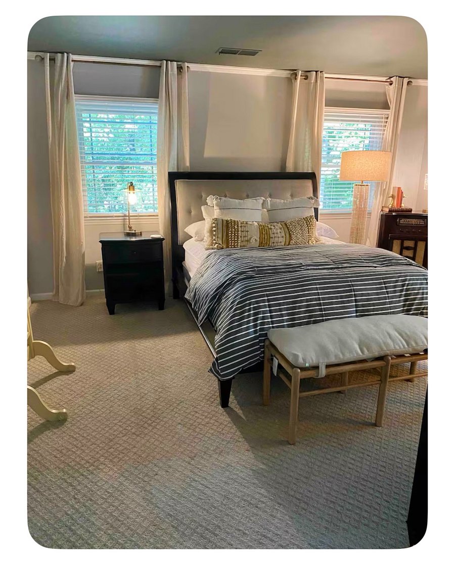 Queen bedroom upstairs 