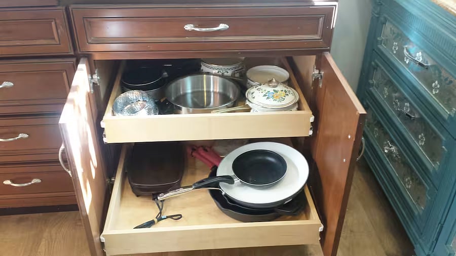 Pull-out drawers with pots and pans...