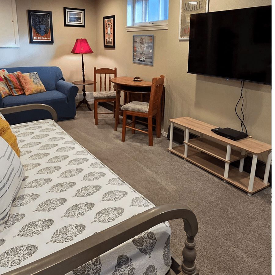 Living room w/daybed, sofa, expandable dining area, and 50" FireTV