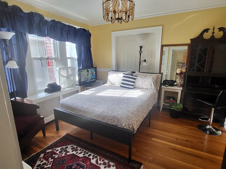 Bruins room airbnb.com/h/jos-bruins