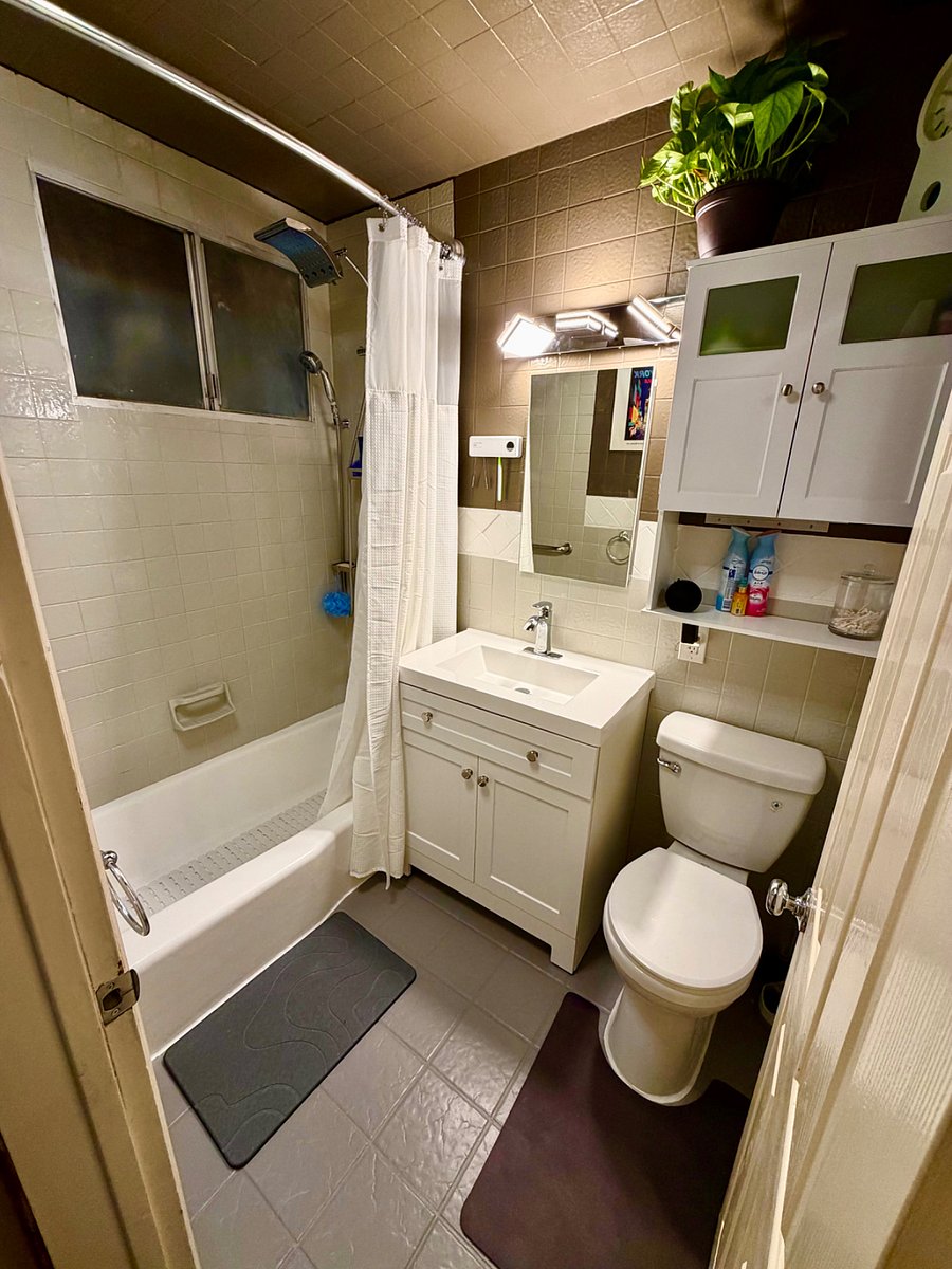 Newly renovated bathroom!