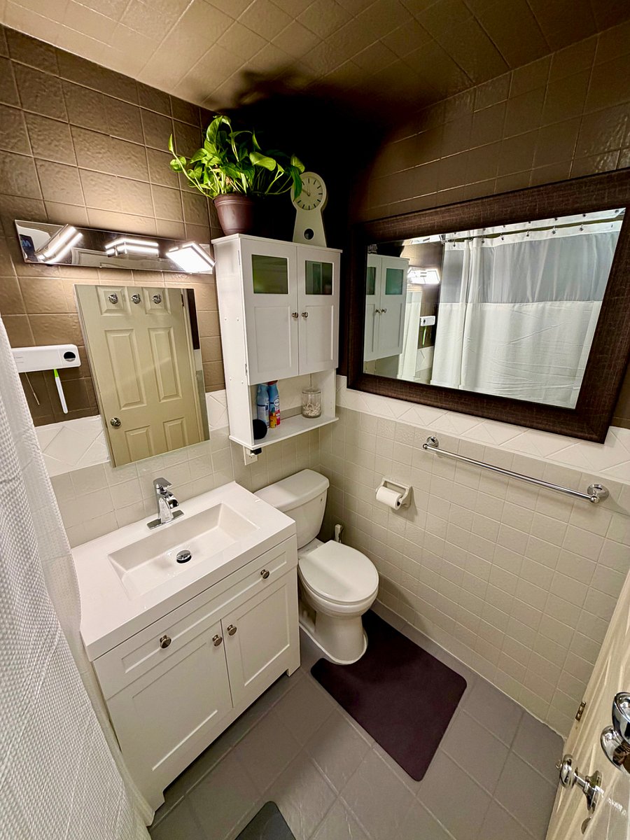 Newly renovated bathroom!