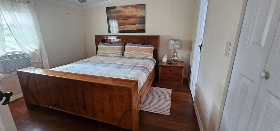 master Bedroom w/bathroom
king size bed andwalk in closet