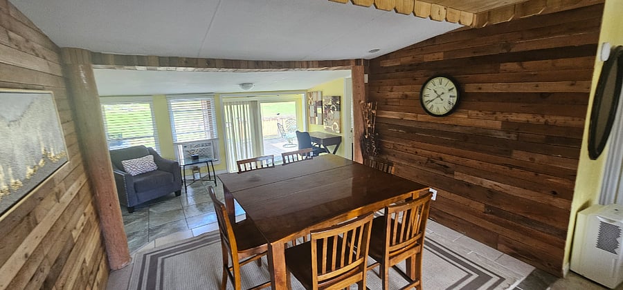 dinning room seats 6
