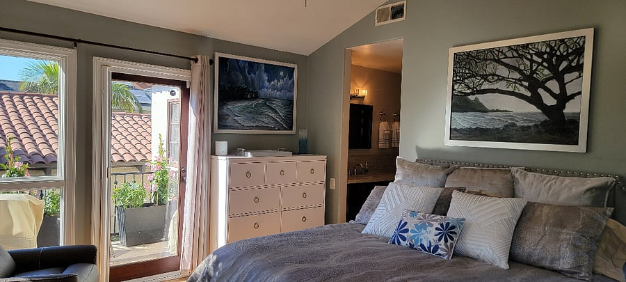 .King Bedroom Suite with Comfy New Bed, Recliner Chair and Ensuite Bathroom