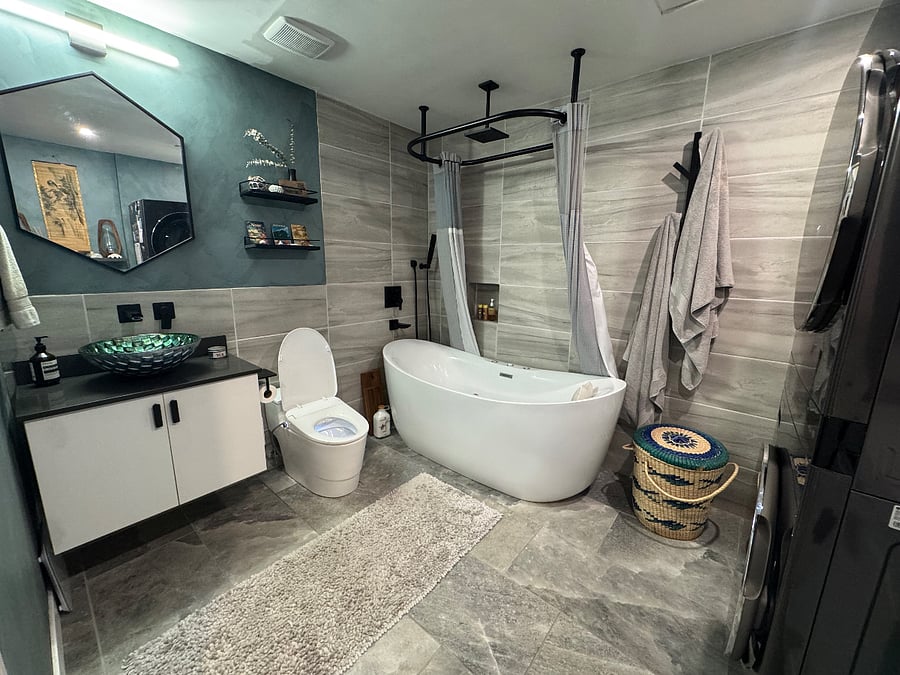Hall bath with rain shower in jacuzzi tub