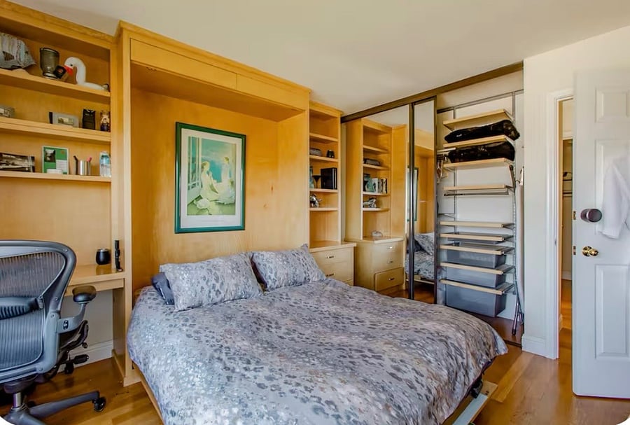 Guest room. With smart tv.