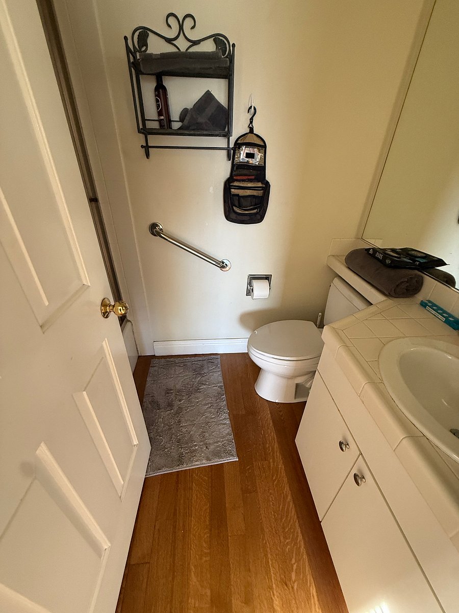 Private guest bath and shower and tub
