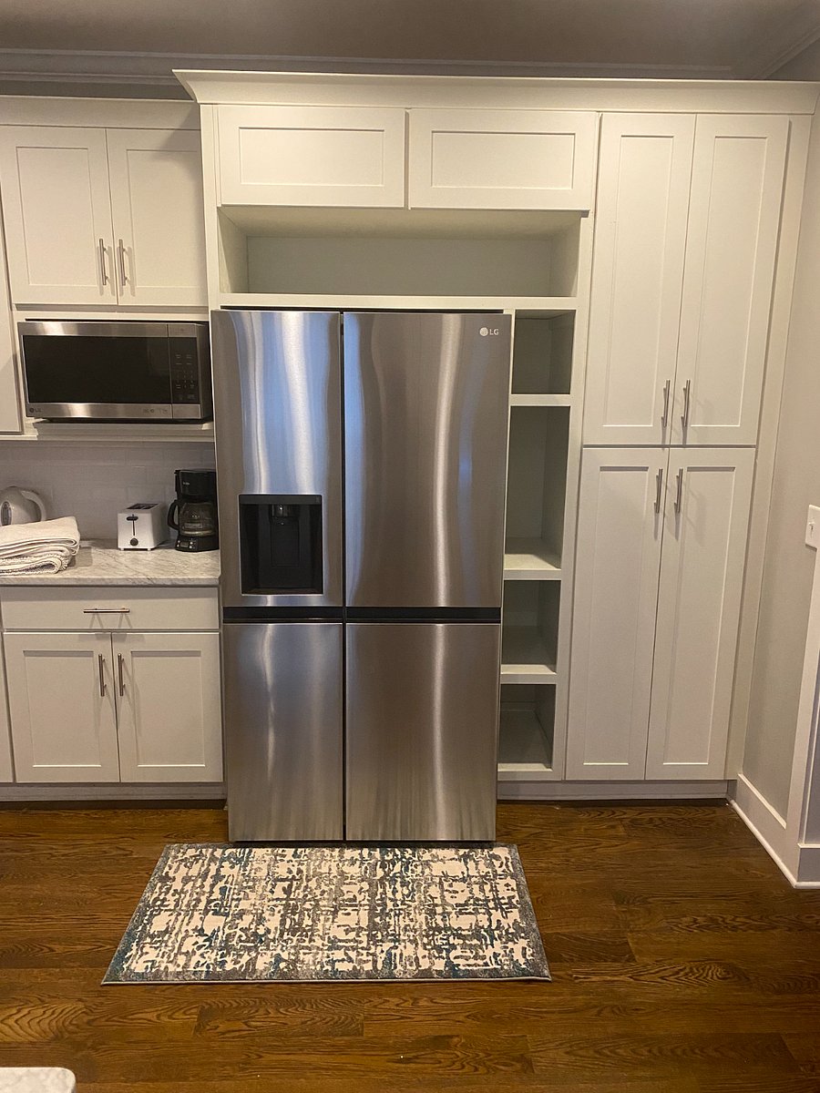 LG Fridge with door icemaker and water station, plenty of cabinet storage
