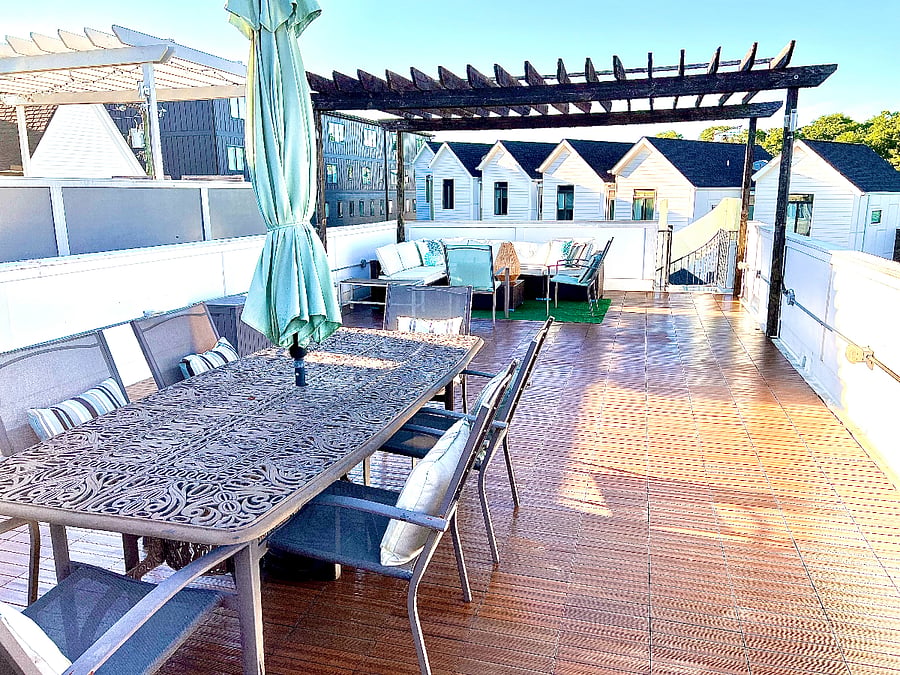 Spacious 750ft2 roof deck