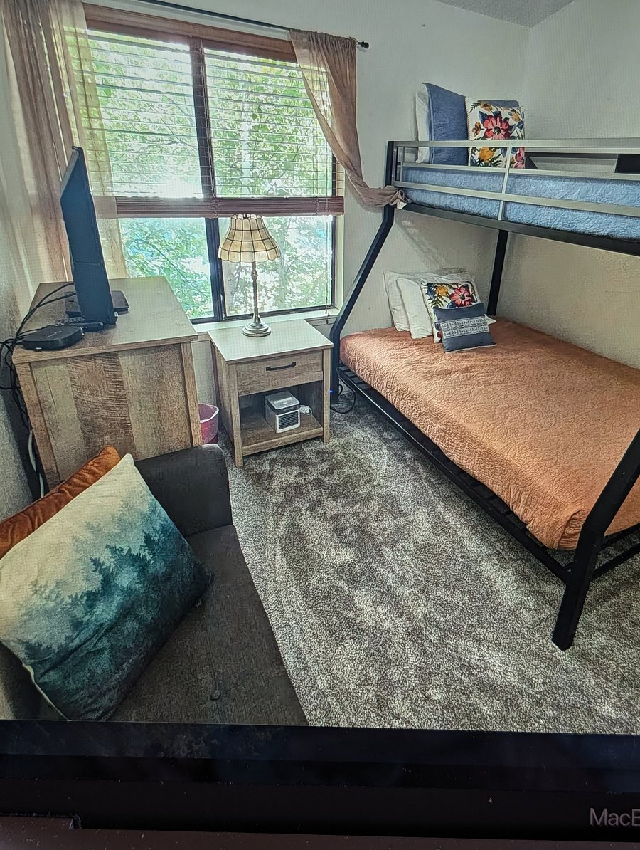 2nd bedroom-Queen + Single