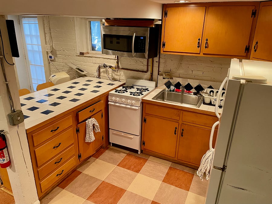 Full kitchen with gas stove, dishwasher, microwave, and cookware included.