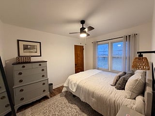 queen bed, large closet