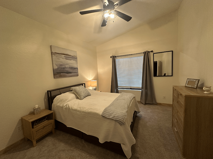 BEDROOM WITH FULL SIZE BED