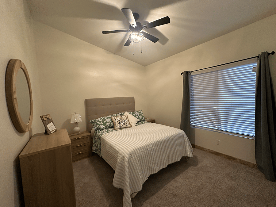 BEDROOM WITH QUEEN BED