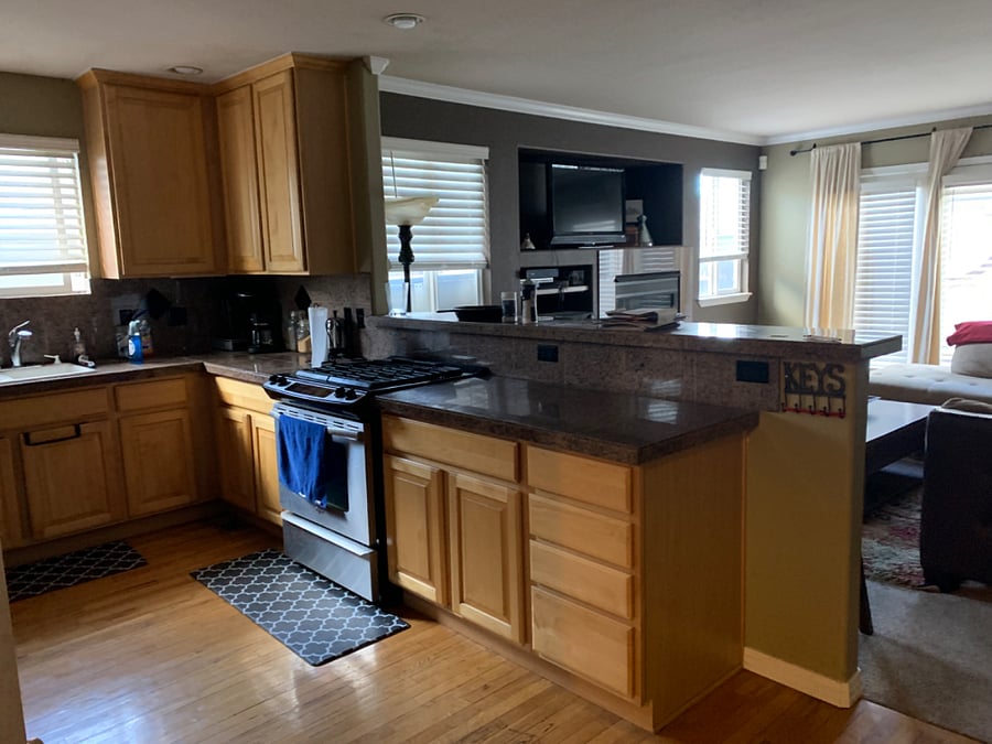 Shared Main Floor
Kitchen w Fridge, Dishwasher, Gas Stove/Oven, Microwave
