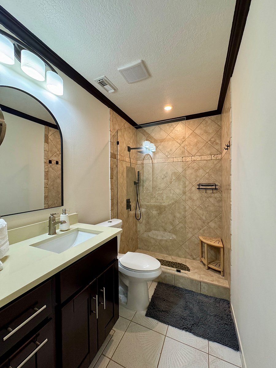 Master bathroom 