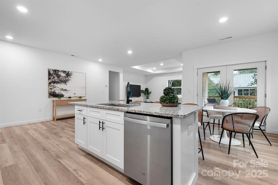 Open kitchen/living room