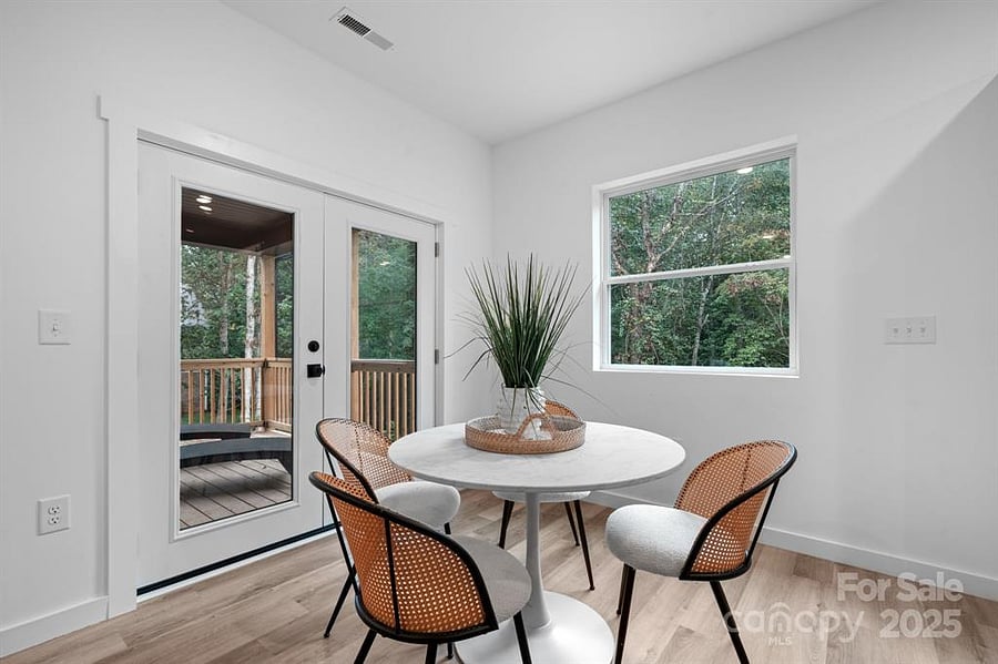 dining/ covered deck